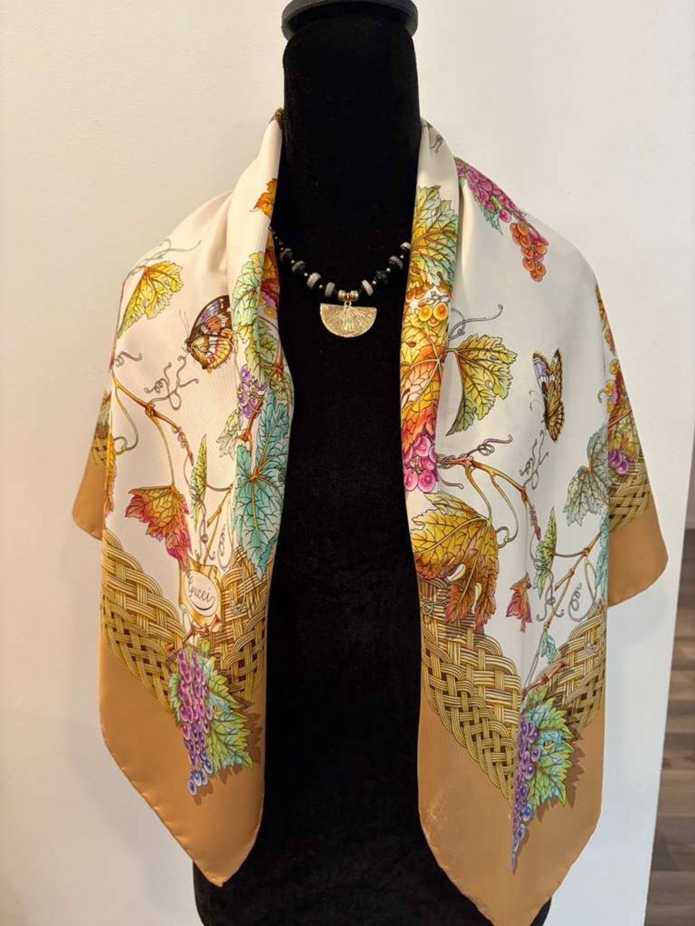 Gucci Silk Scarf Floral Butterfly Cream Hand Rolled - Picture 5 of 12